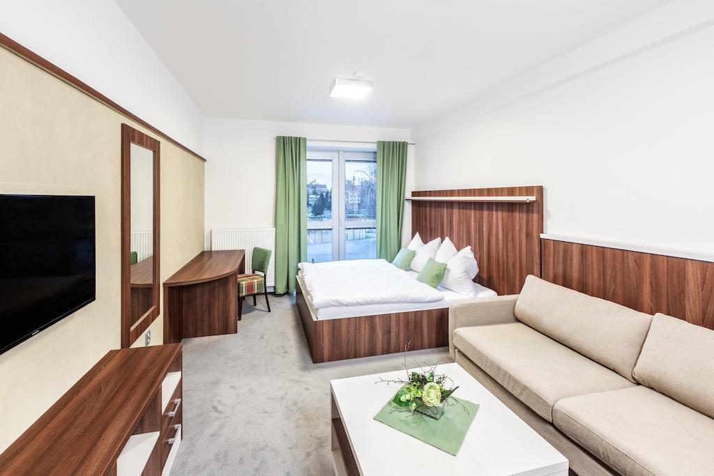 Graphic Hotel Novy Jicin Room photo