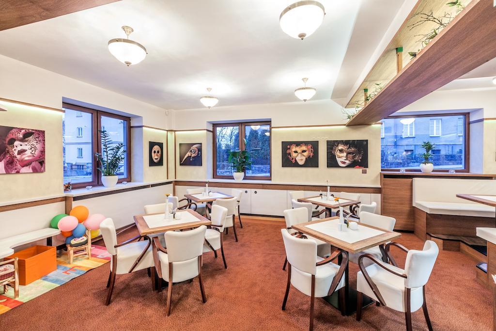 Graphic Hotel Novy Jicin Exterior photo